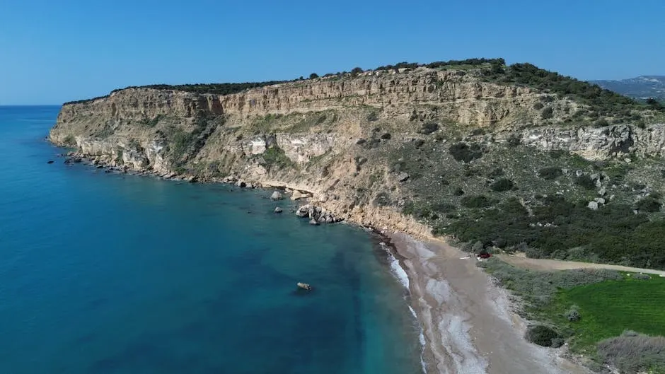Vista delle spiagge dorate di Guardistallo con mare cristallino.