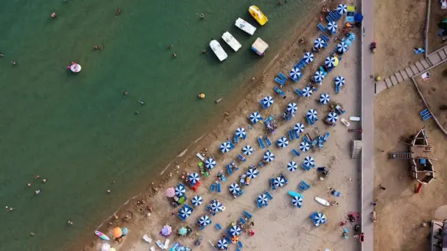 Mare cristallino a Pietrasanta e spiagge nascoste da scoprire